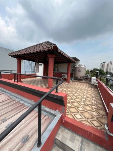 GRHA ANAYA compact outside bathroom