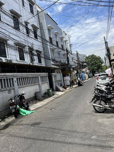 Kost Tawakal VI no.8 standar kamar mandi dalam