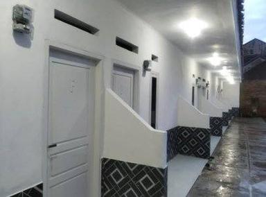 Kos Grand Bumanti Mansion (BUMI MANTI-Belakang SMPN 8) Type 1