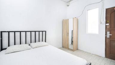 Ava Guest House Petojo Regular Queen B