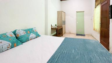 Sriti House Semarang Regular Queen B