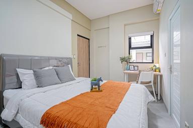 Rukita Deluxe Familia Cilandak Regular Queen B