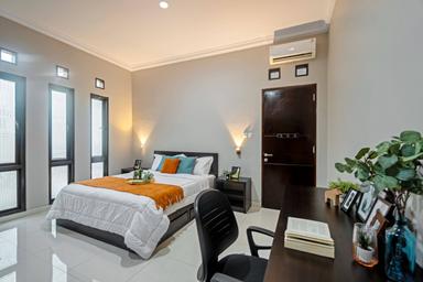 Rukita Pulo 8 Blok M Studio Queen B