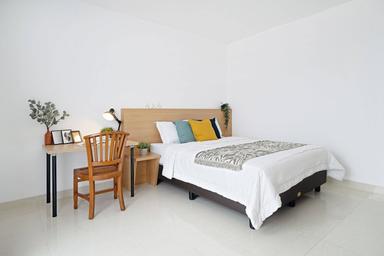 Rukita Srengseng Coliving Kembangan Flat Residence Queen A