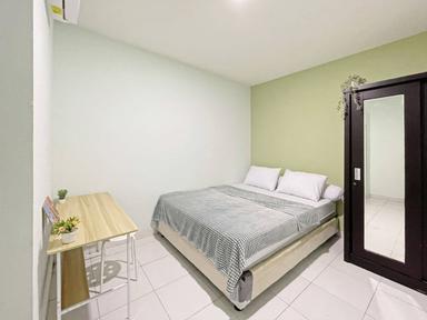 Million House Kemanggisan Compact Queen