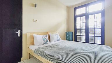 Centro House Tanah Abang Regular Queen