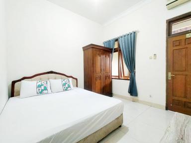 Oma Elka Kost Lamper Tengah Semarang Regular King A