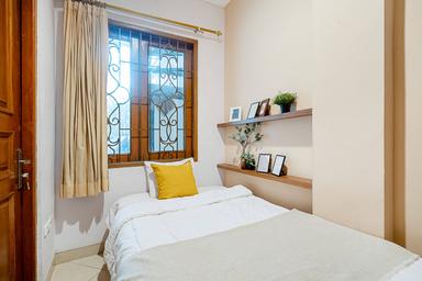 Rukita Lombok Menteng Pocket Full A