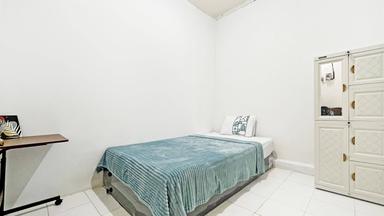 SJ House Stasiun Jatinegara Pocket Single A