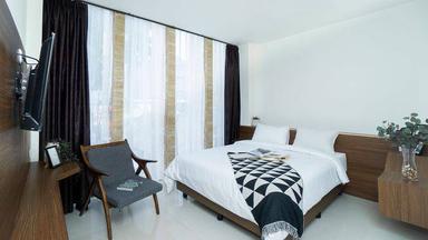 Rukita Grand Inn Kuningan Suite Queen 3