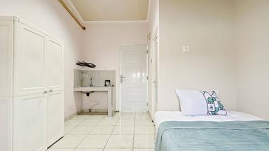 Cozy Aparthouse Rambutan Pasar Rebo Regular Single B