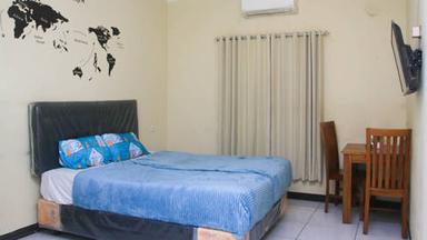 Wood Residence Semarang Barat Master Queen B