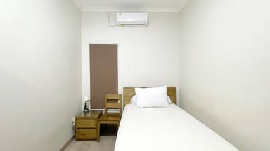 Putri Madam Kost Exclusive Syariah Jakal Yogyakarta Studio Full