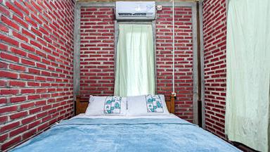 Ndalem Sabine Syariah Sitimulyo Bantul Yogyakarta Compact Queen