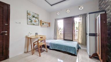 Putri Darapati Home UII Jakal Yogyakarta Regular Single - F