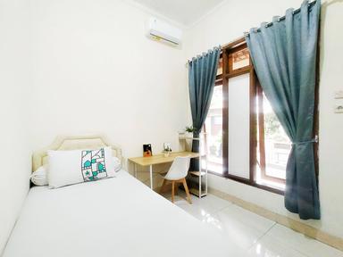 Oma Elka Kost Lamper Tengah Semarang Compact Single B