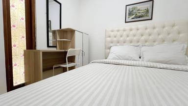 Zen Boutique Syariah Residence Senen Regular Queen B