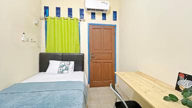 Uma Kost Ninety-Nine Cipulir Pesanggrahan Pocket Full B