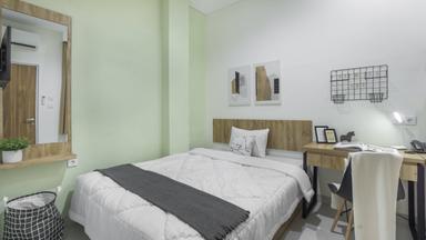 Rukita Coliving Tawakal Tomang Compact Queen C - M