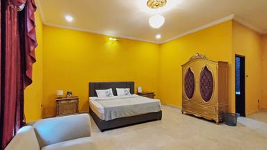Jambu Villas Kemang Pejaten Studio King B