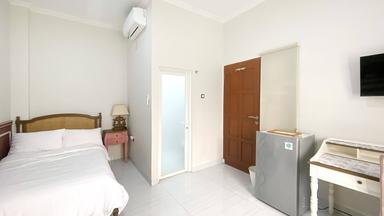 Putri Madam Kost Exclusive Syariah Jakal Yogyakarta Executive Full D