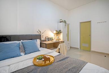 Rukita Clover Mangga Besar Regular Queen A