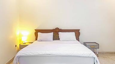 Jambu Villas Kemang Pejaten Studio King A