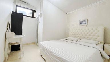 Zen Boutique Syariah Residence Senen Compact Queen B