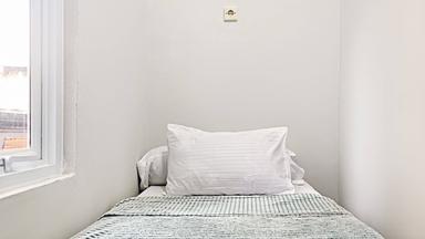 Sherly Home Gunung Sahari Pocket Single B