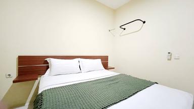 Uma Kost Azani Tawakal Tomang Compact Queen B