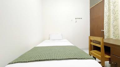 Kost Permata Amarilys Tomang Compact Single B