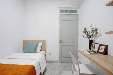 Rukita Rivera Petojo Compact Single F