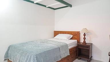 Idazoe One Kramat Sentiong Senen Regular Single