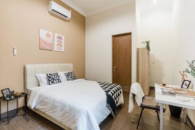 Rukita E Homes Kebon Jeruk Studio Queen A