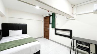 Uma Kost Wyn Kedoya Regular Full A