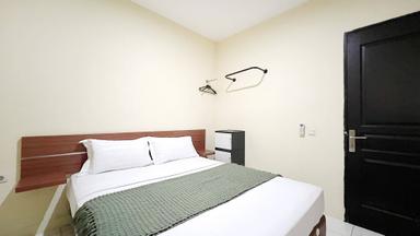 Uma Kost Azani Tawakal Tomang Compact Queen A