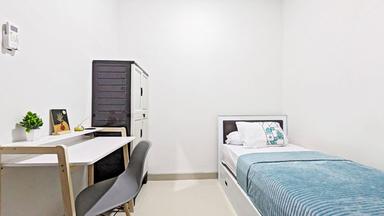 Moro House Padokan Kulon Solo Pocket Single - M