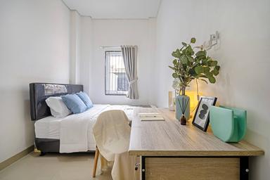 Rukita Clover Mangga Besar Regular Queen B