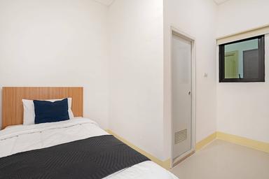 Rukita Avenue Paseban Senen Regular Single D