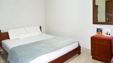 Kost Griya Raflesia Pondok Indah Superior Queen