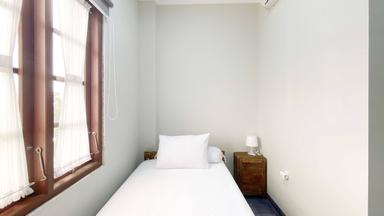 Putri Madam Kost Exclusive Syariah Jakal Yogyakarta Executive Full A