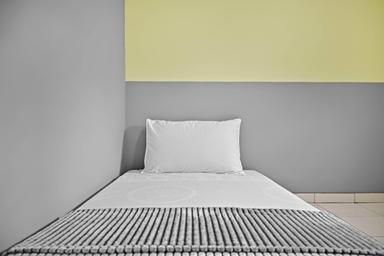 Gloria Kostel Sukajadi Bandung Compact Single B