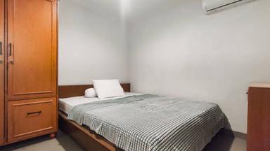 Cempaka Beauty Kost Cempaka Putih Compact Queen B