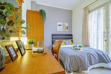 Uma Kost MSR Cempaka Putih Regular Queen C