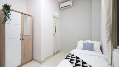 Rukita Rizadh Radio Dalam Compact Single B