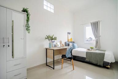 Rukita Clover Mangga Besar Compact Single A