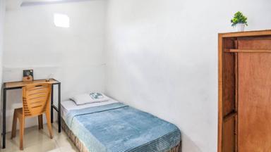 KK House Condongcatur Yogyakarta Pocket Single - M