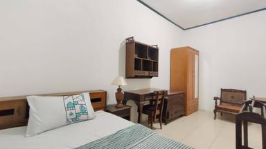 Idazoe One Kramat Sentiong Senen Regular Single B