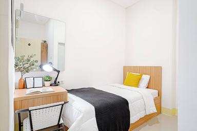 Rukita Avenue Paseban Senen Compact Single B