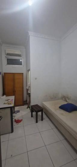 private bathroom no window